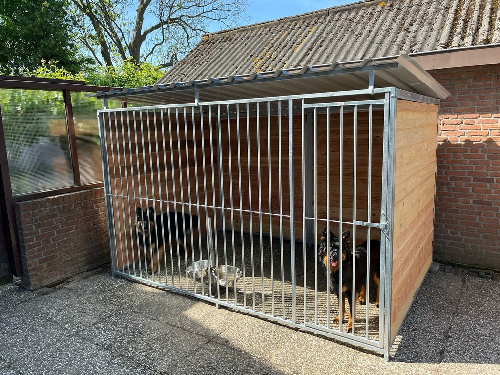 Douglas hout hondenkennel 3 X 2m compleet met dak