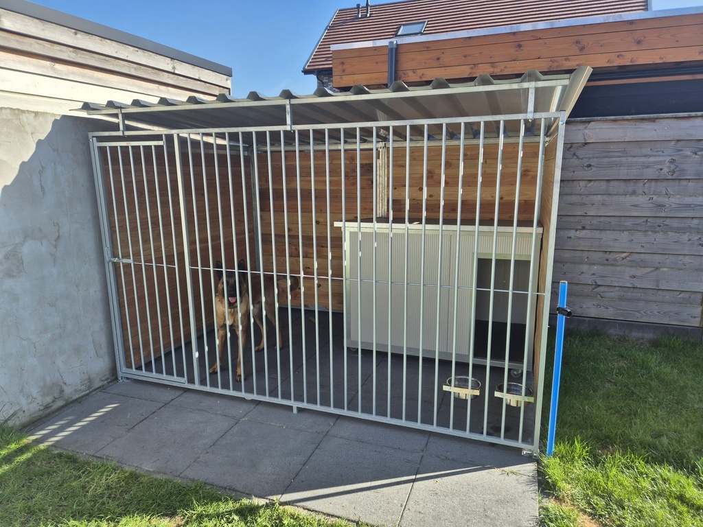 Douglas hout hondenkennel 3 X 2m compleet met dak