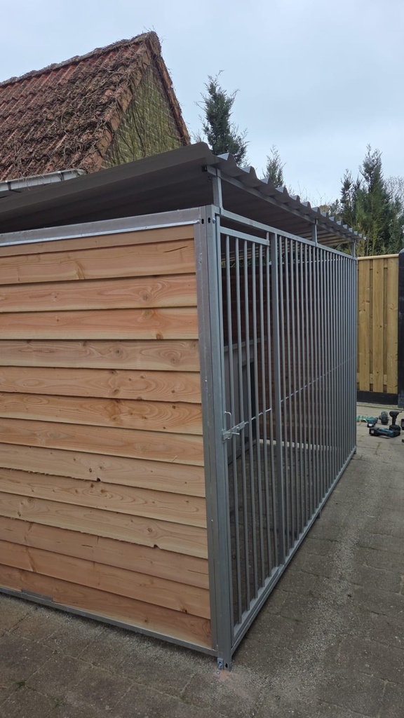 Douglas hout hondenkennel 3 X 2m compleet met dak