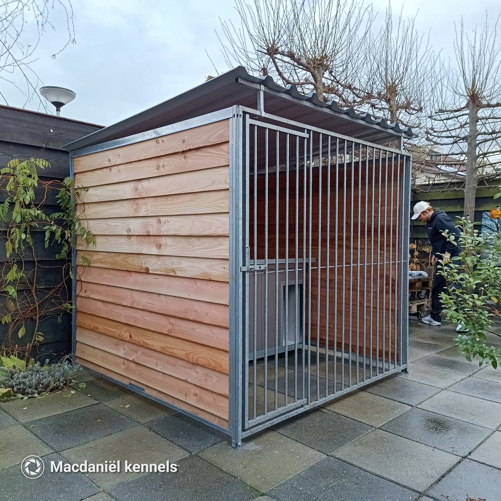 Douglas hout hondenkennel 2 X 2m compleet met dak