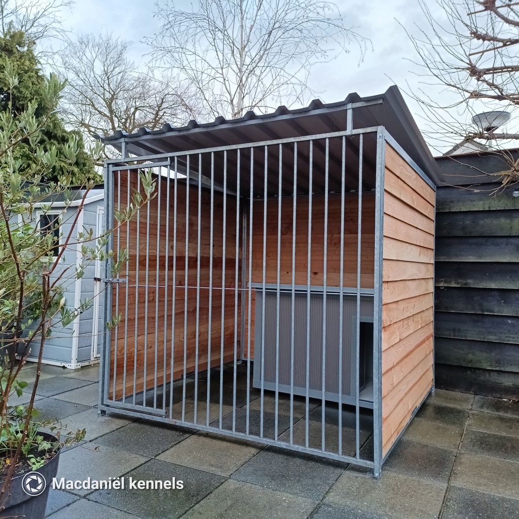Douglas hout hondenkennel 2 X 2m compleet met dak