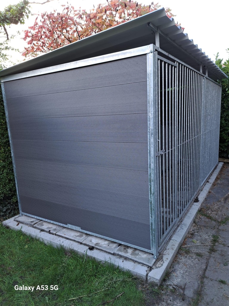 WPC Composiet houtlook hondenkennel dubbel 2 X 2m compleet met dak