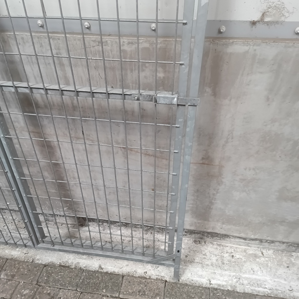 2m deur gaas 5x10cm, gebruikt