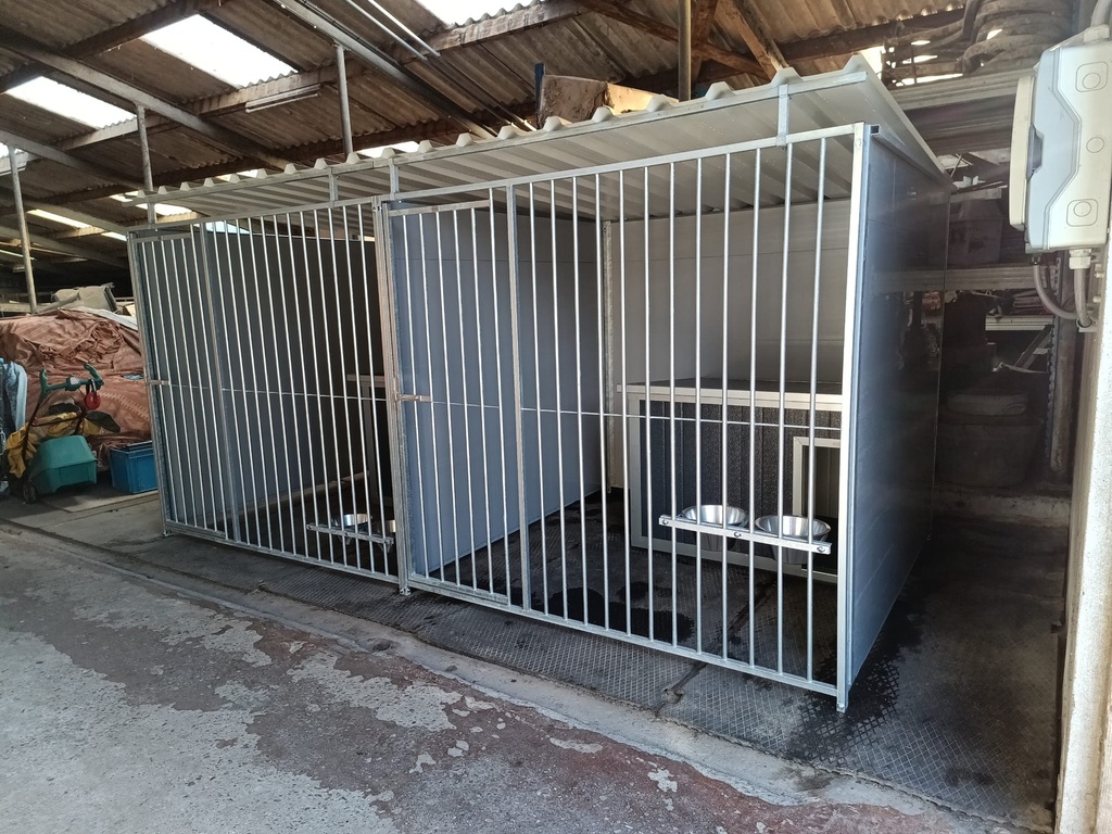 Kunststof hondenkennel dubbel 2 X 2m compleet met dak