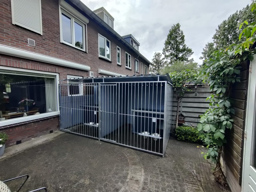 Kunststof hondenkennel dubbel 2 X 2m compleet met dak