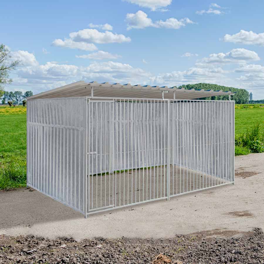 Geheel dicht damwand hondenkennel 4 X 2m compleet met dak