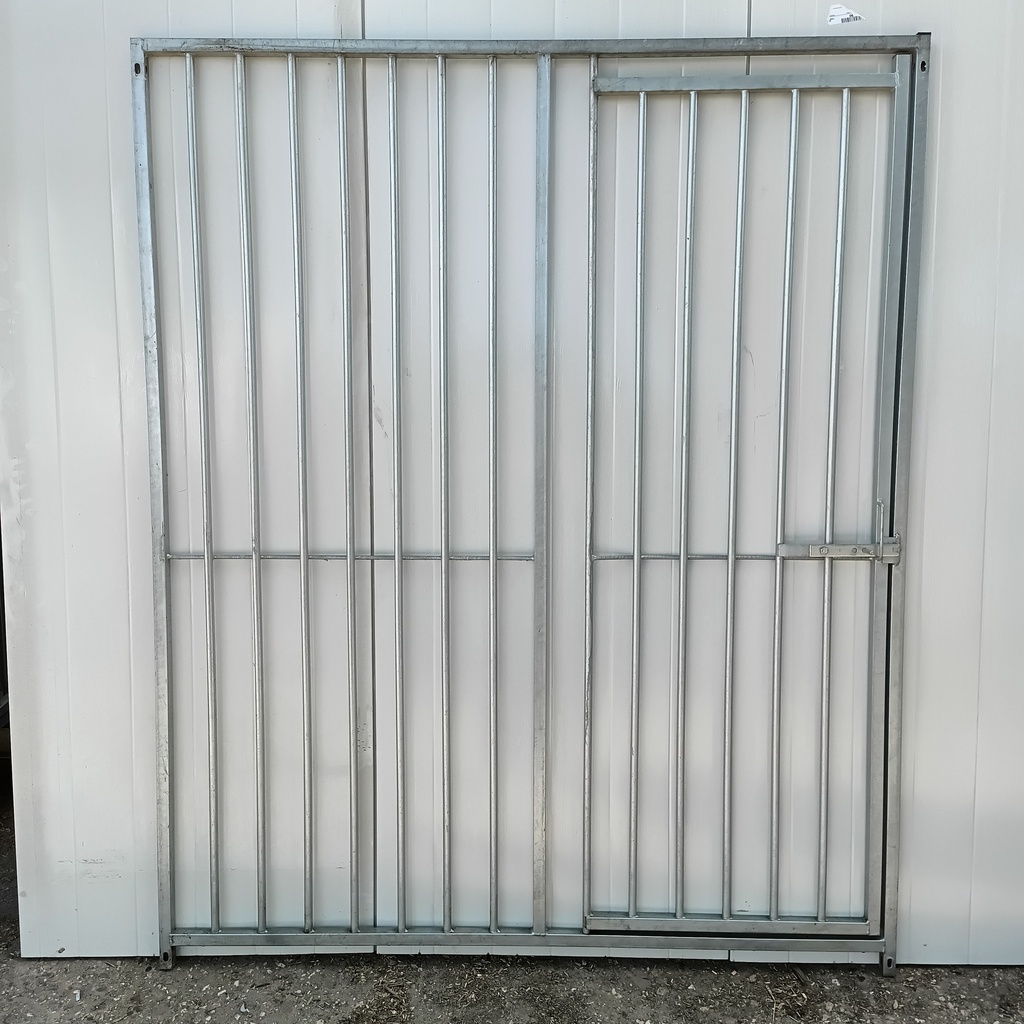 1,5m met deur rechts spijlen 8cm (lager dwarsijzer) 