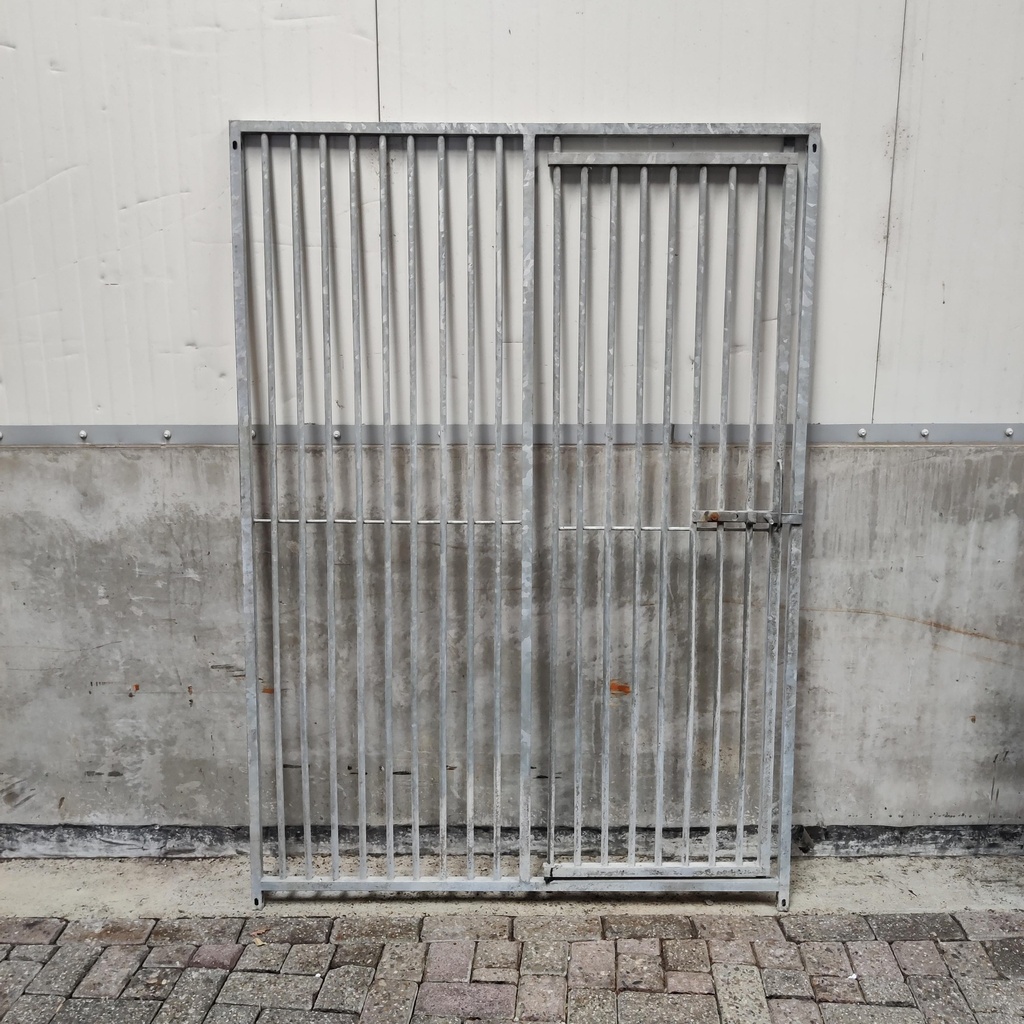 1,3m deur rechts, spijlen 5cm, gebruikt