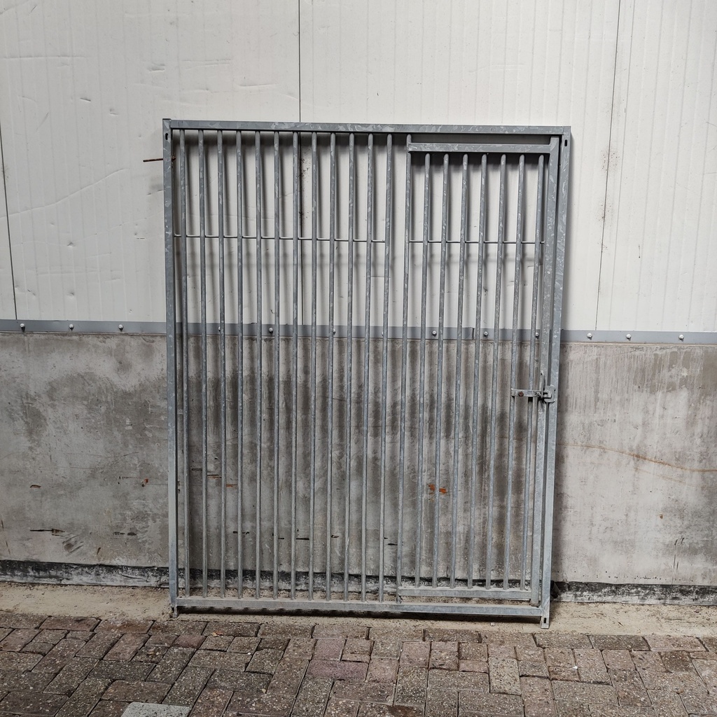 1,5m deur rechts, spijlen 5cm, gebruikt