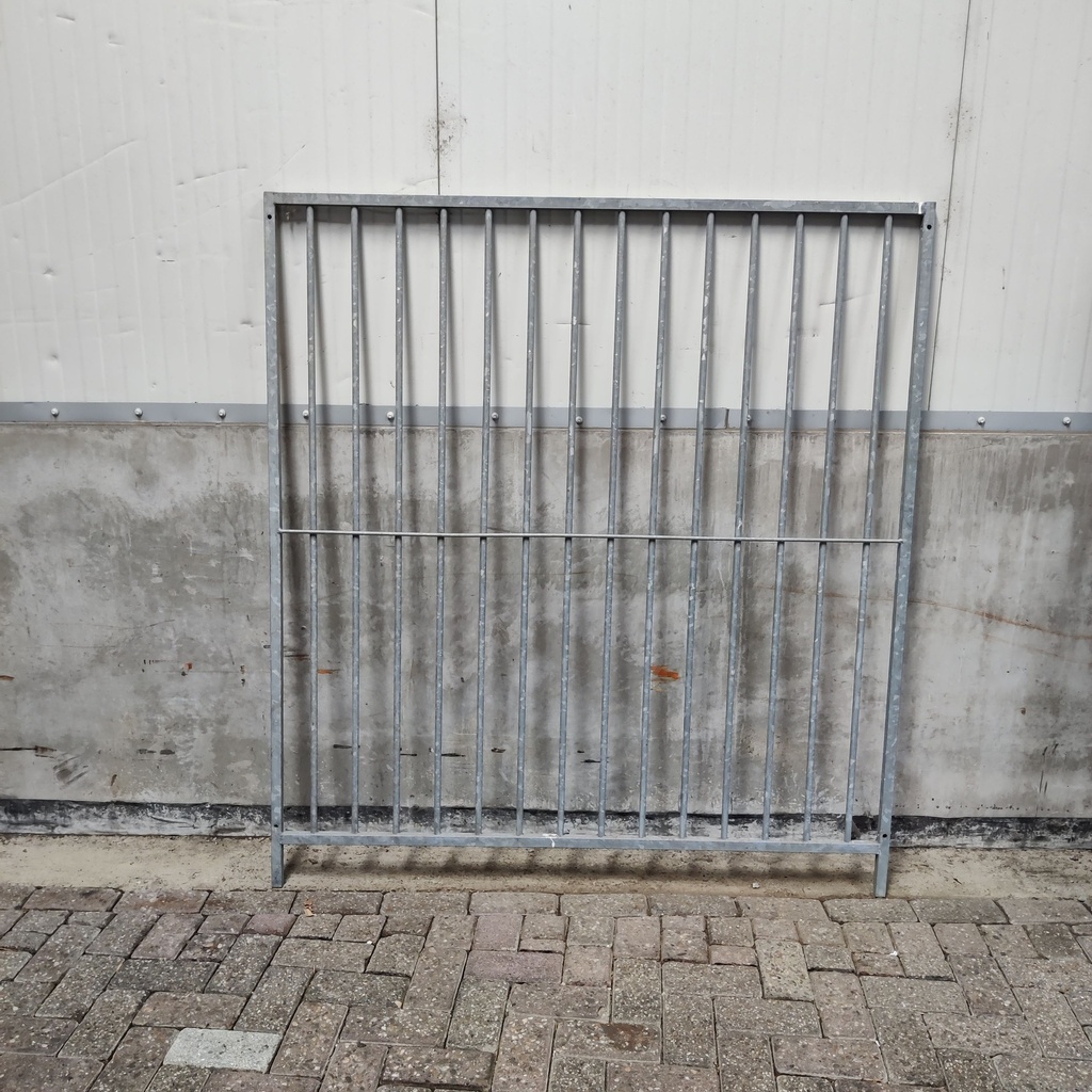 1,5m spijlen 8cm, gebruikt