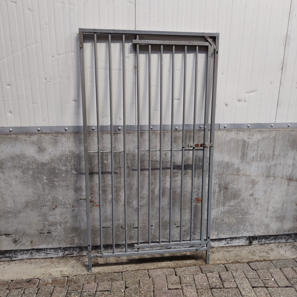 1m deur rechts, spijlen 8cm, gebruikt