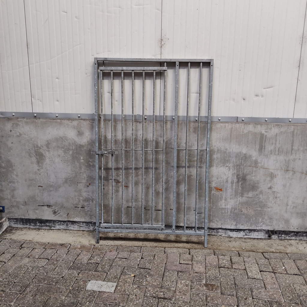 1m deur rechts spijlen 8cm, gebruikt