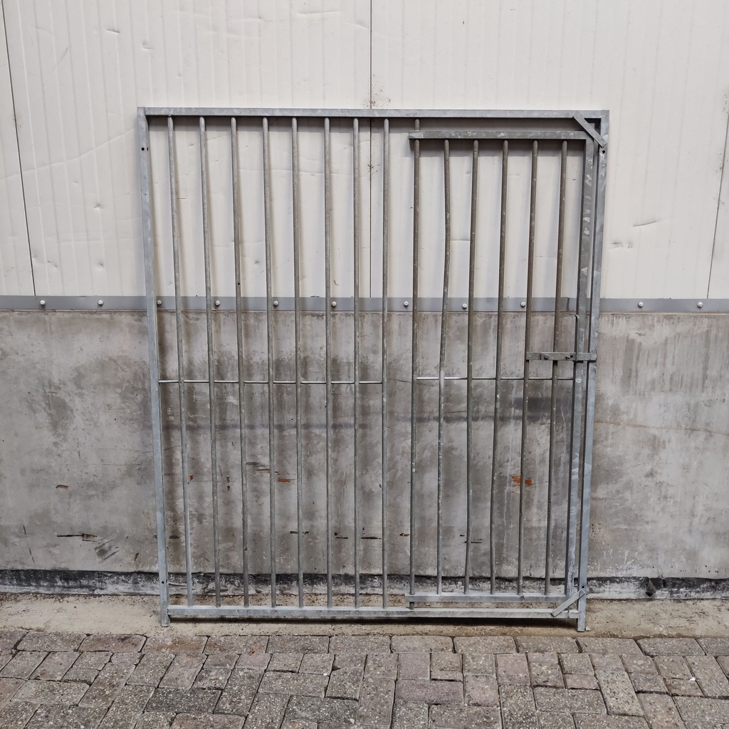 1,5m deur rechts spijlen 8cm, gebruikt