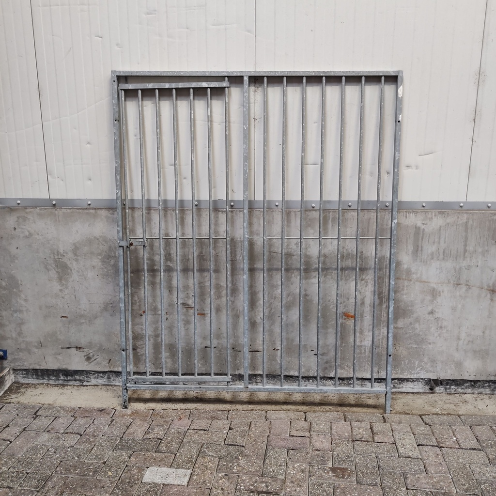 1,5m deur links spijlen 8cm, gebruikt