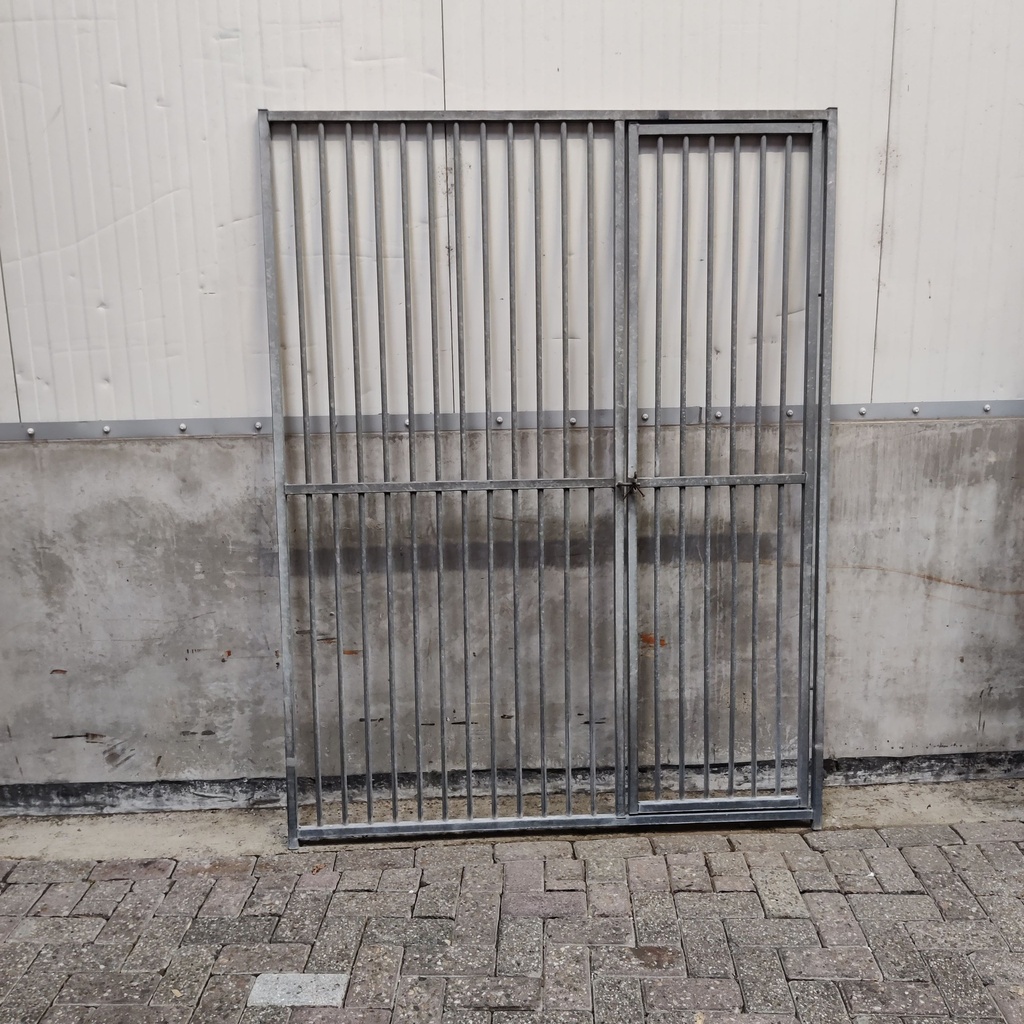 1,5m deur rechts spijlen 5cm, gebruikt merk Corton