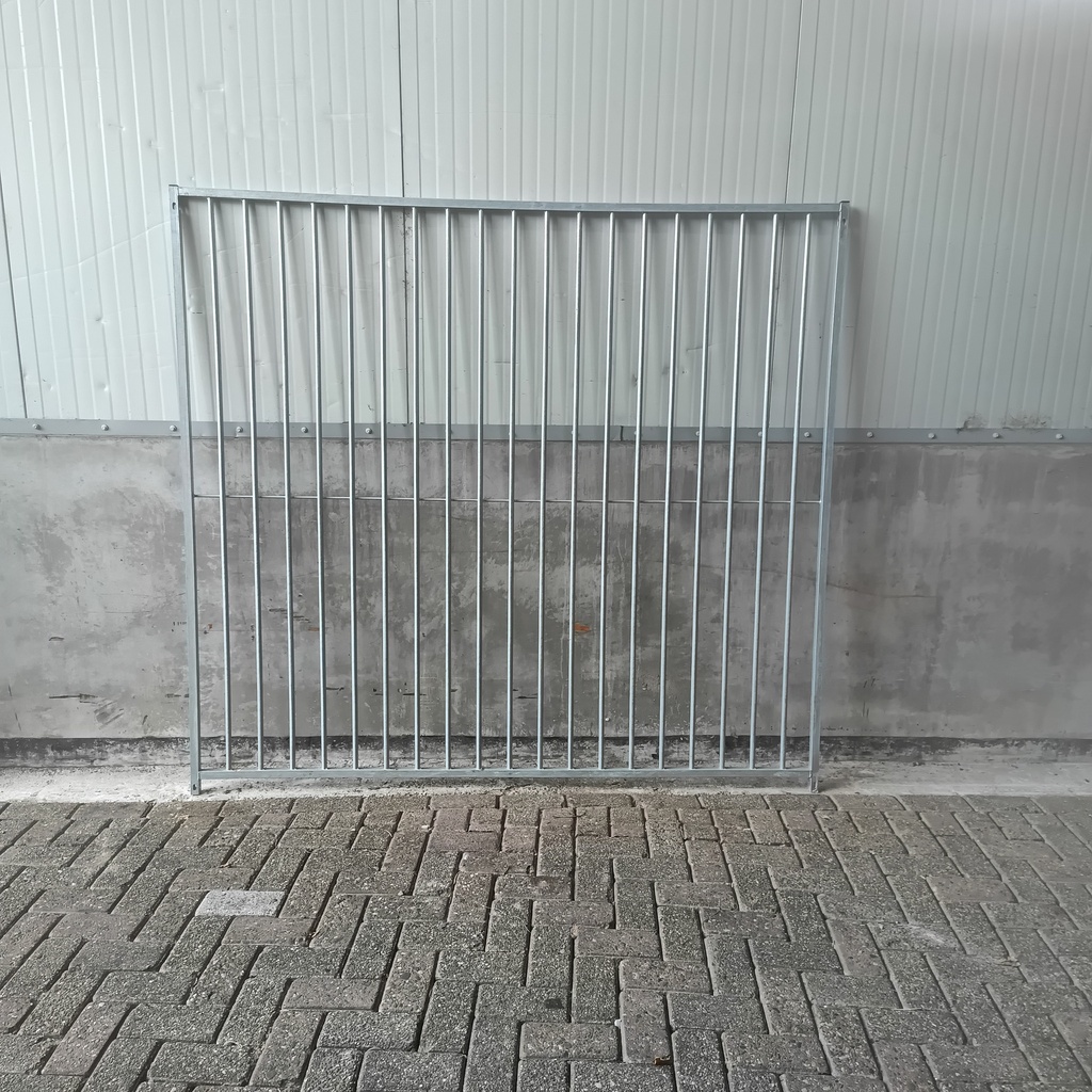 2m, spijlen 8cm, gebruikt