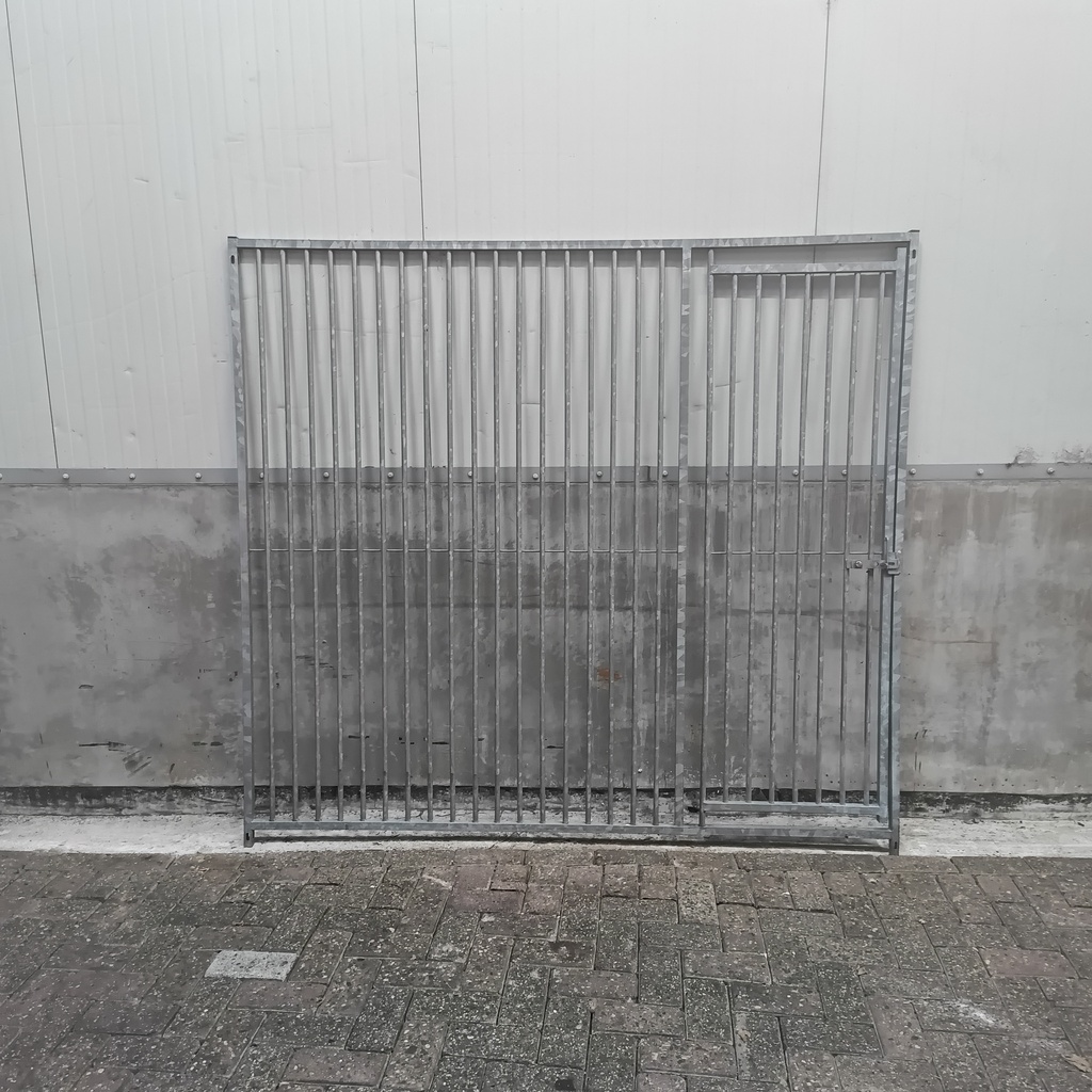 2m spijlen 5cm deur rechts, gebruikt