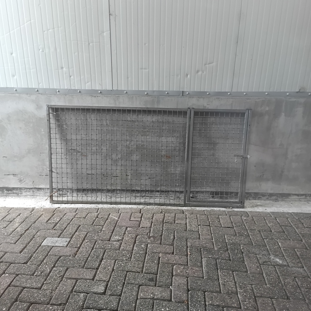 2m puppypaneel gaas 5x5cm 100 hoog geen pootjes deur rechts