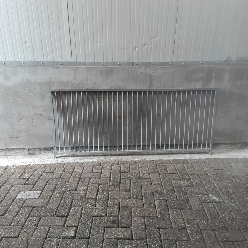 2m puppypaneel spijlen 5cm 85 hoog, gebruikt