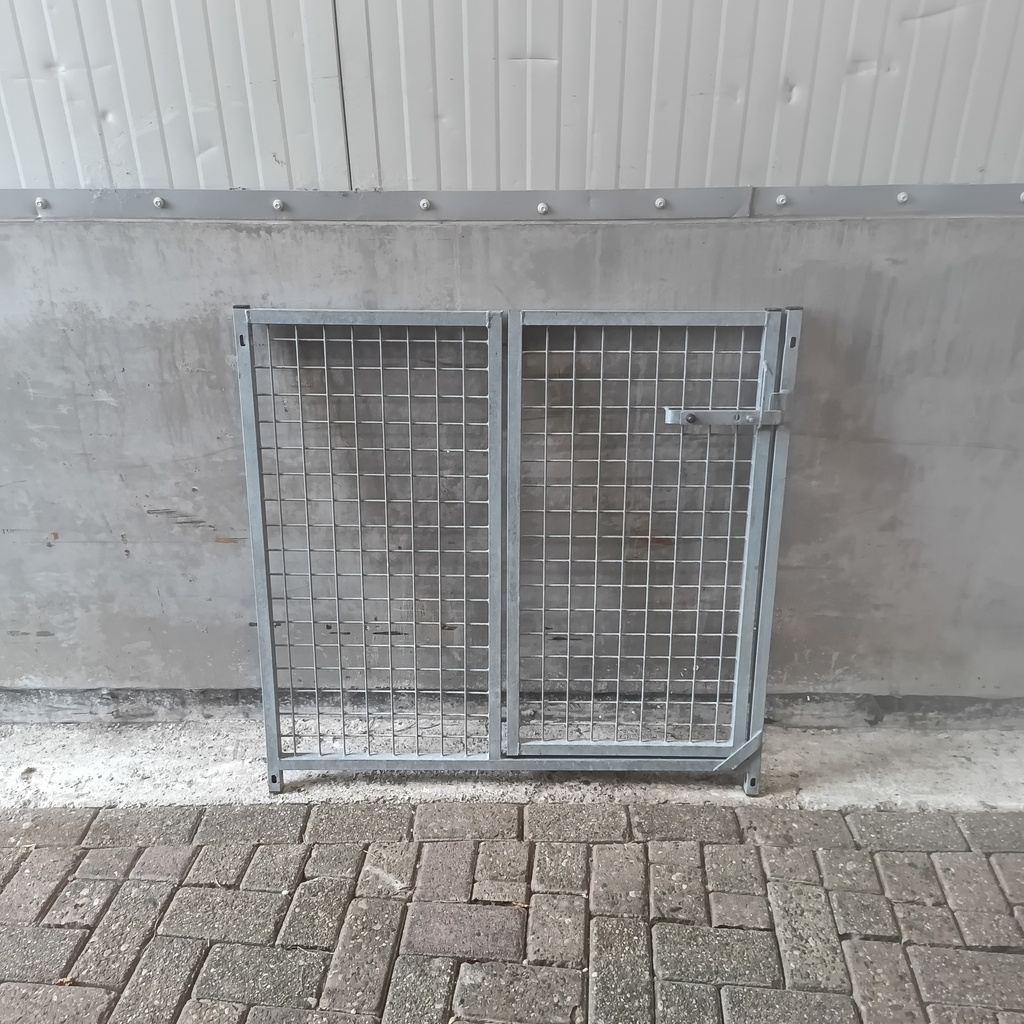 1m puppy, gaas 5x5cm, gehele deur deur rechts, gebruikt