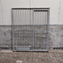 1,5m deur met voederluik, spijlen 5cm, gebruikt